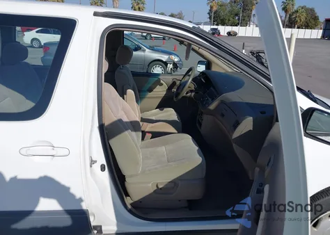 1998 Toyota Sienna Ce z USA, uszkodzony, nr VIN 4T3GF19C1WU078307